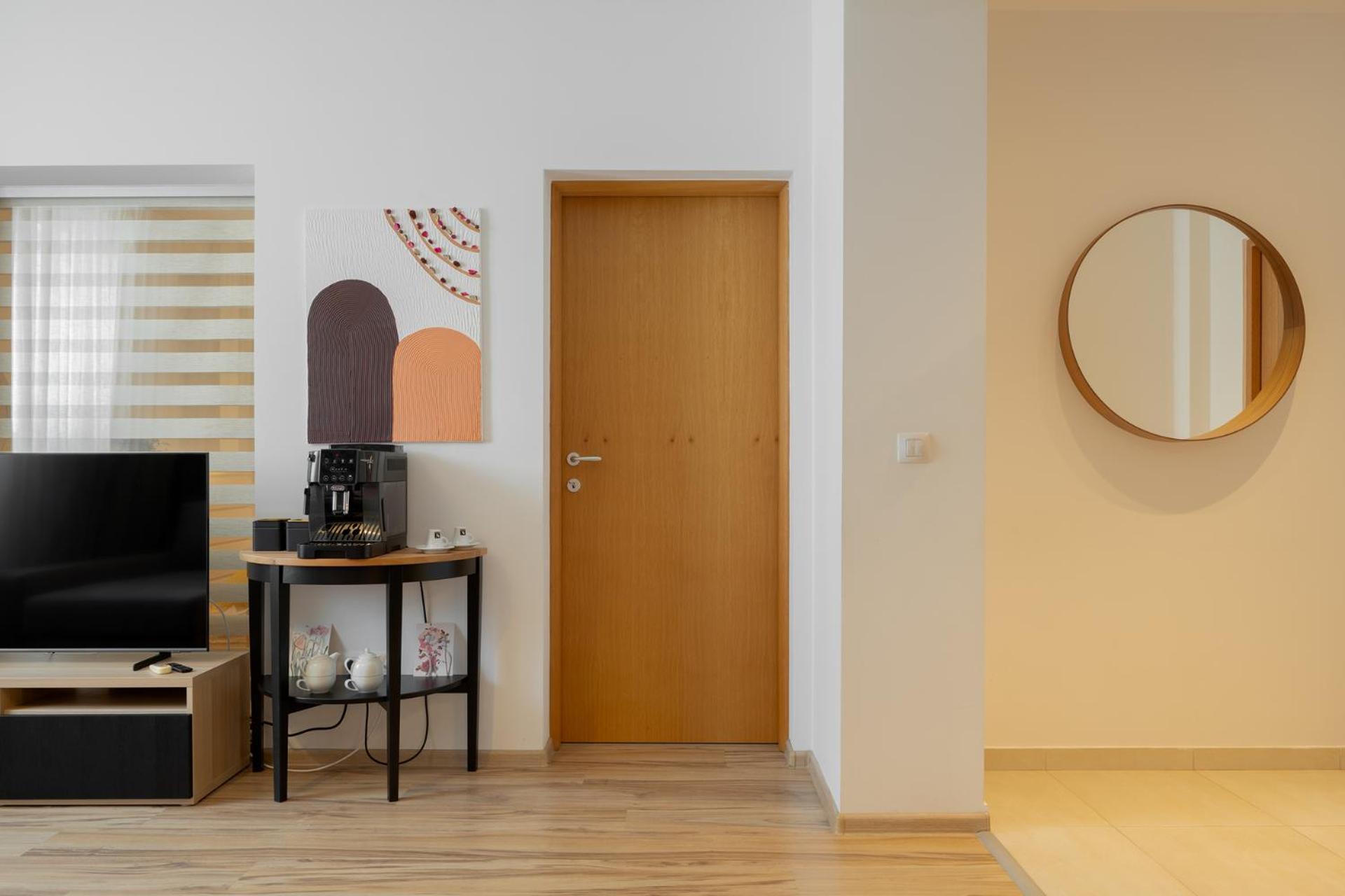 Airport Rin Nord Residence Apartment - Self Check-In 오토페니 외부 사진